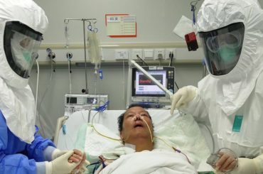 Medicos y paciente Covid