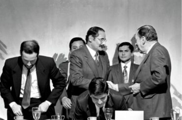 Artículo "Constitución de 1991 El árbol que no logra echar raíces"